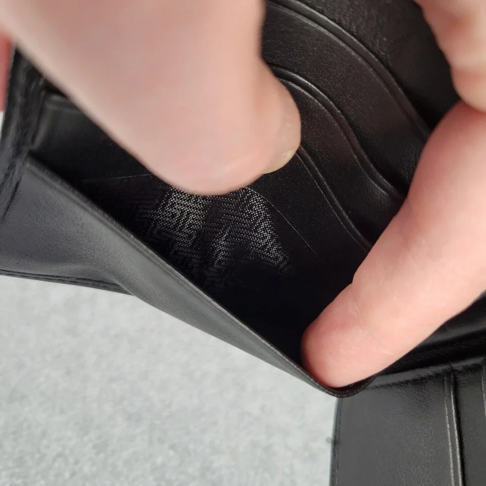Tumi Mens Black Leather Bifold Wallet 8 Card Slots Slim‎ Professional Accessory